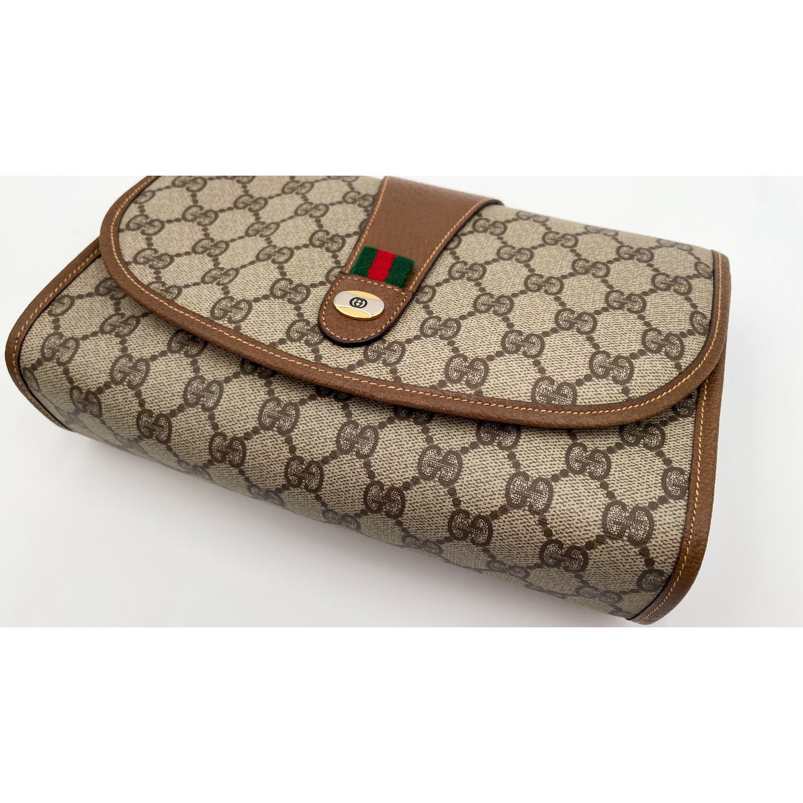 Gucci GG Clutch - Le Look