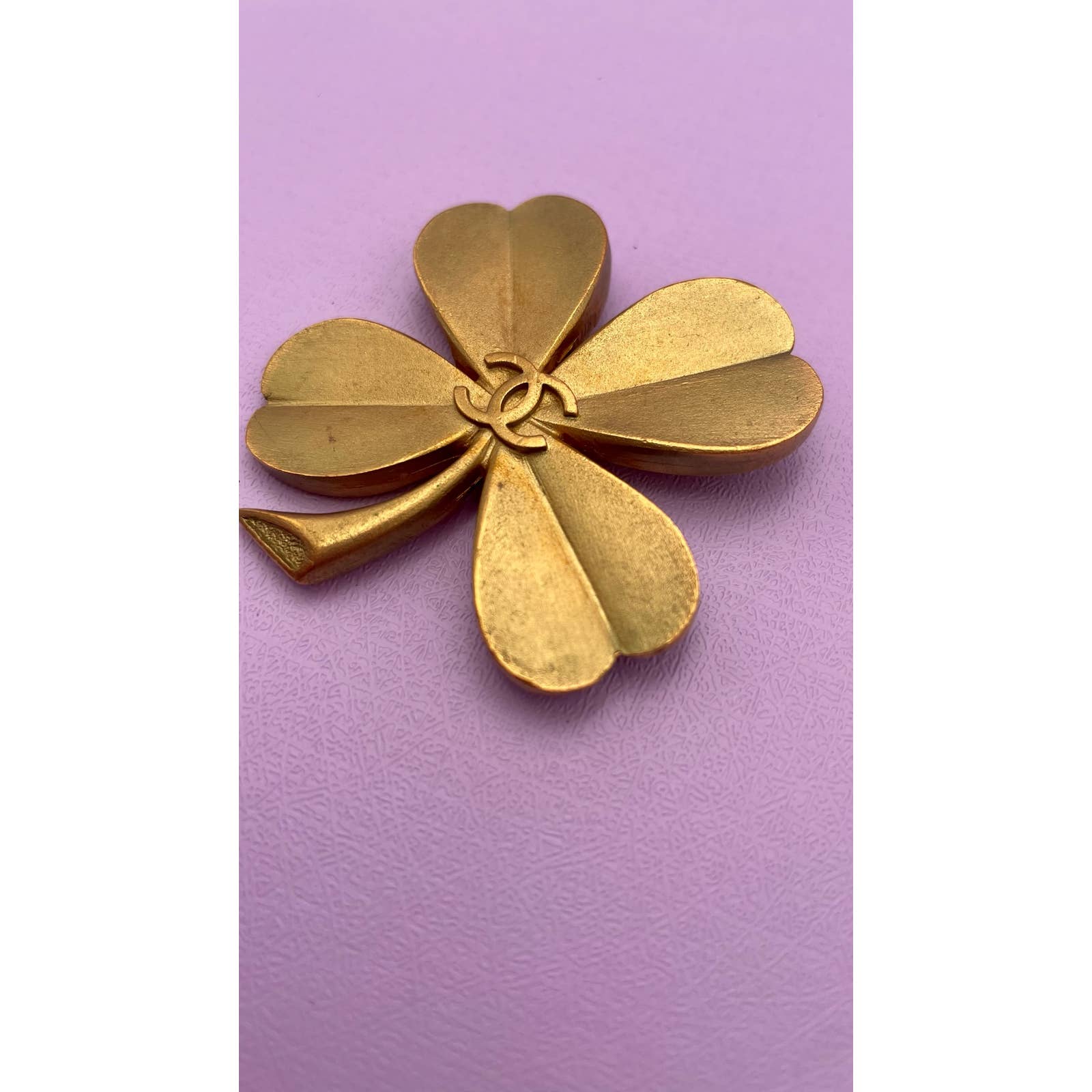 Chanel Clover Brooch Gold - Le Look