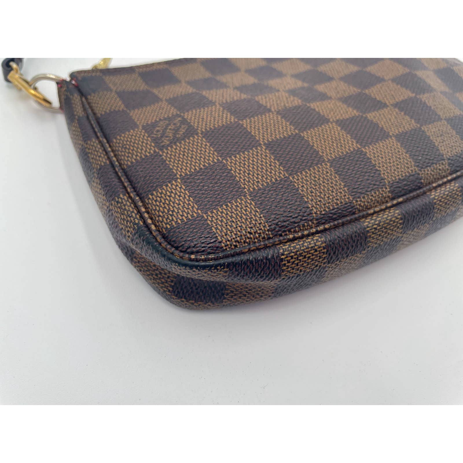 Louis Vuitton Pochette Damier Ebene - Le Look